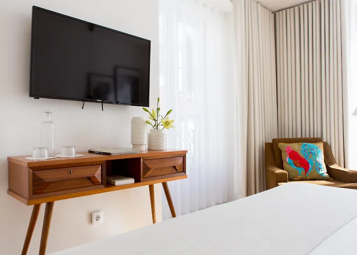 The 8 - Downtown Guest house