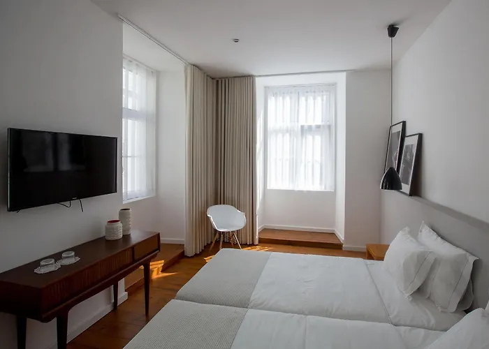 The 8 - Downtown Guest house