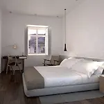 Pensión The 8 - Downtown 4*