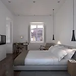 Πανσιόν The 8 - Downtown 4*
