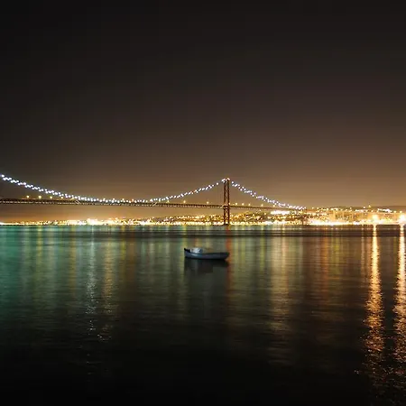 Πανσιόν The 8 - Downtown 4*