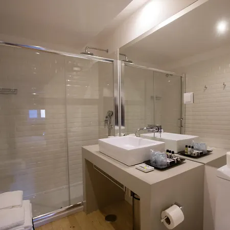 Гостевой дом The 8 - Downtown 4*