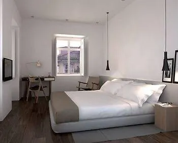 Pensión The 8 - Downtown 4*